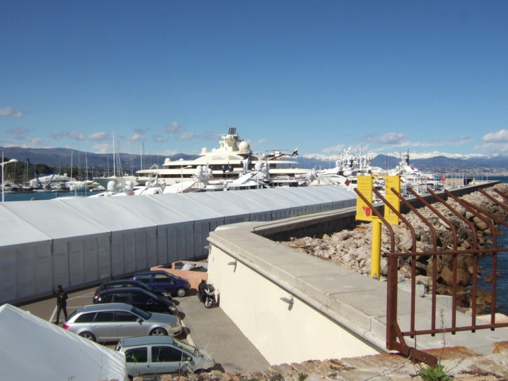 Au quai de la grande plaisance - Antibes