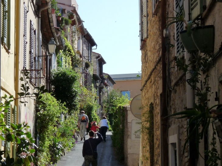 La rue du Haut Castelet - Antibes