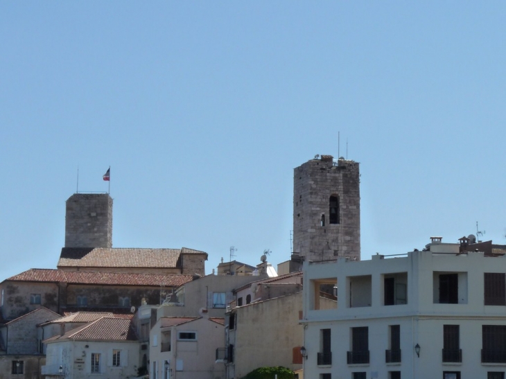 Le clocher et la tour du musée Picasso - Antibes