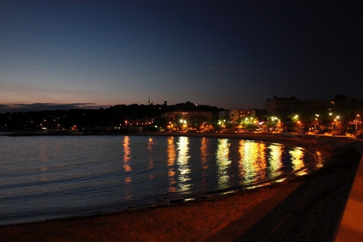 Plage de la Salis à Antibes