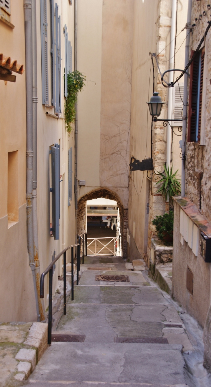  - Antibes