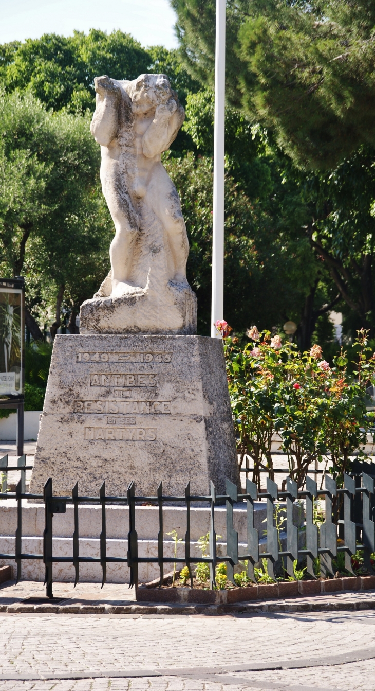 Monument aux Morts - Antibes