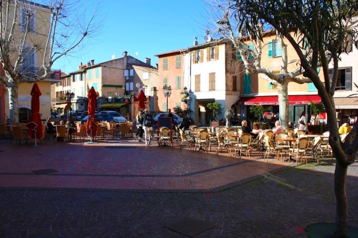 Place du village - Biot