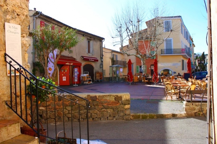 Place du village - Biot