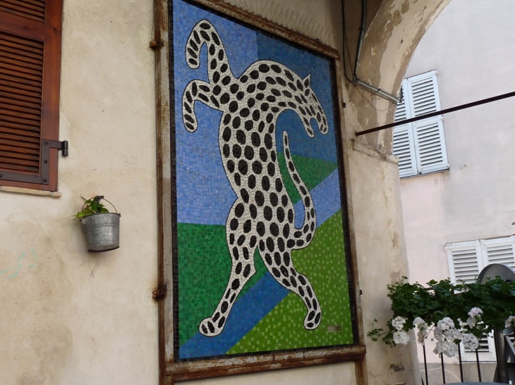 Place des Arcades - Biot