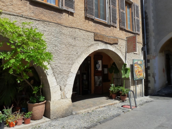 Place des Arcades - Biot