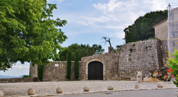 Ruines du Château de Cabris