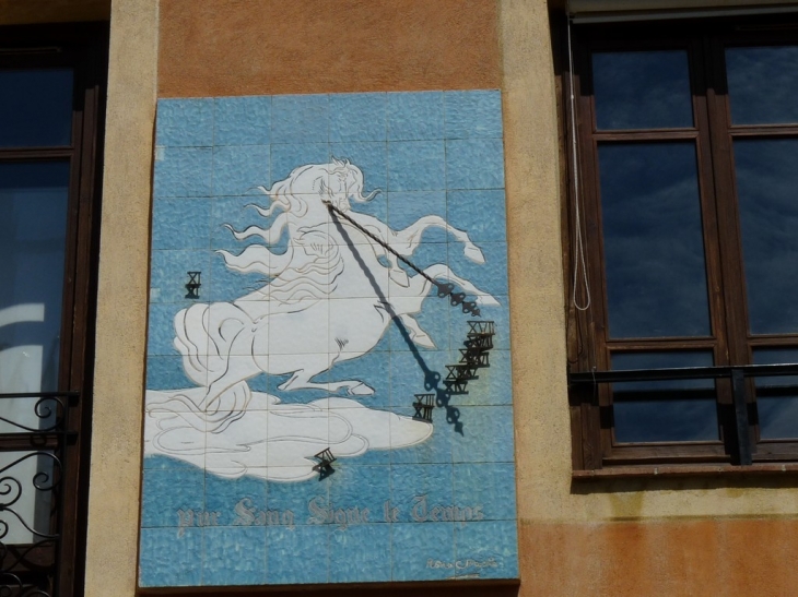 Sur la facade de la mairie - Coaraze