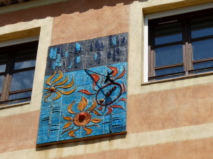 Sur la facade de la mairie - Coaraze