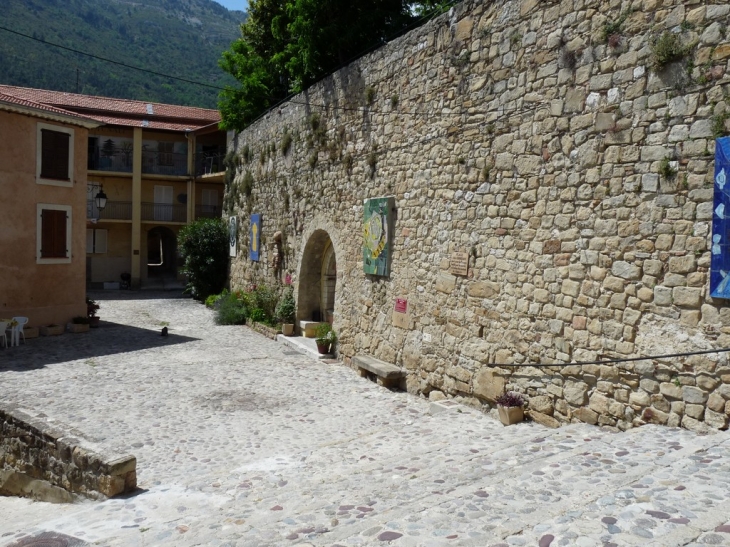  La place Félix Giordan - Coaraze