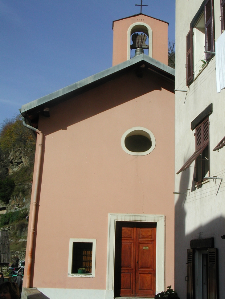 Chapelle à la sortie Amont du villag  - Isola