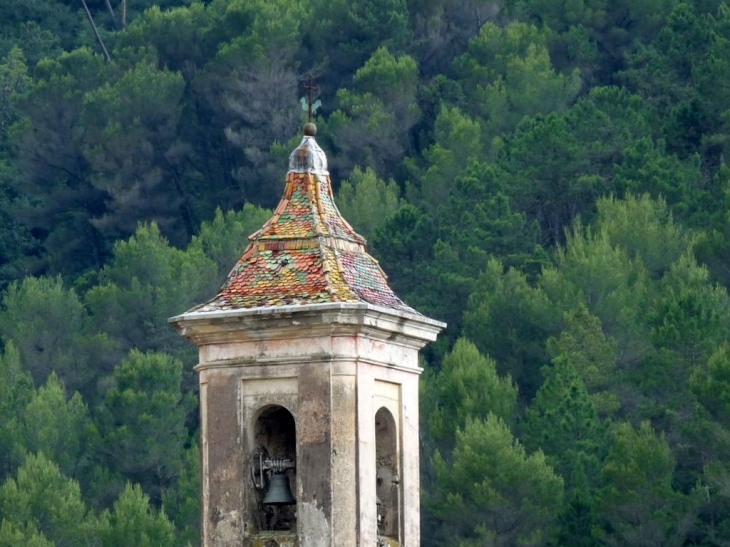 Le clocher de l'église Saint Pierre Es Liens du XVII ème - L'Escarène