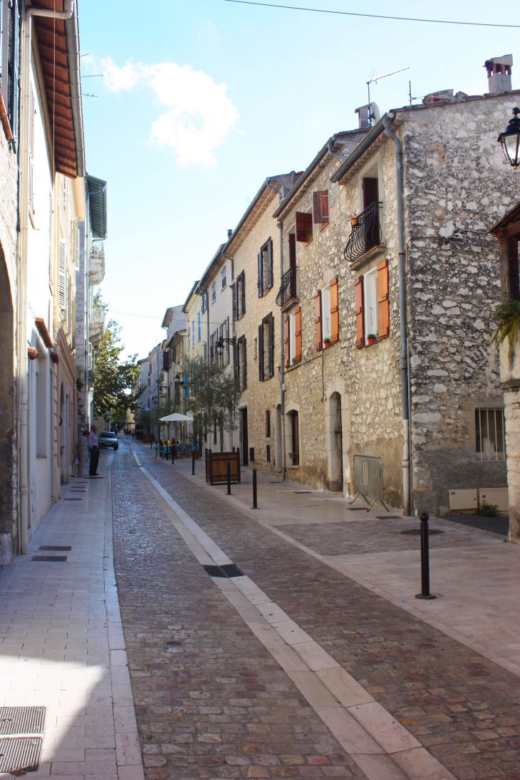 Rue principale de La colle sur Loup - La Colle-sur-Loup