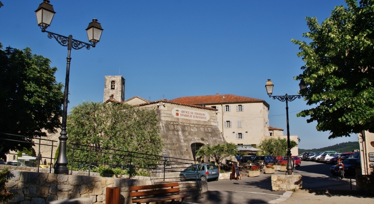 Office de Tourisme et  base de l'ancien Donjon - Le Bar-sur-Loup