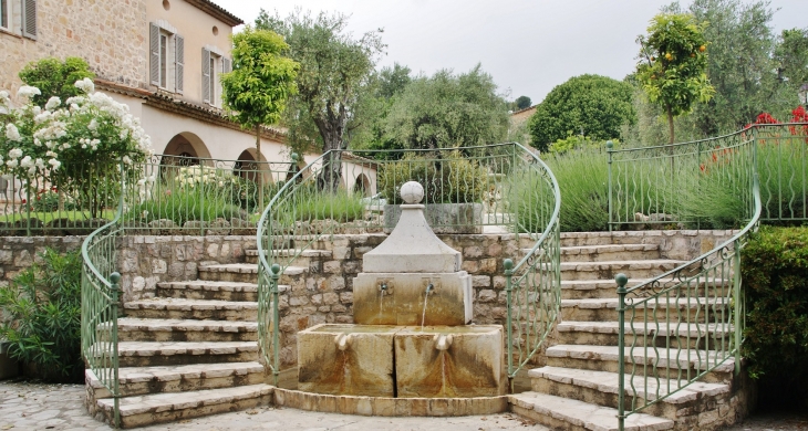 Fontaine ( 1851 ) - Le Rouret