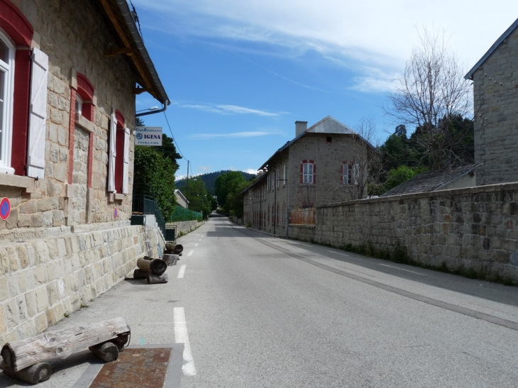 A Peïra Cava  , dans le village - Lucéram