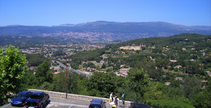 Vue panoramique en haut de MOUGINS