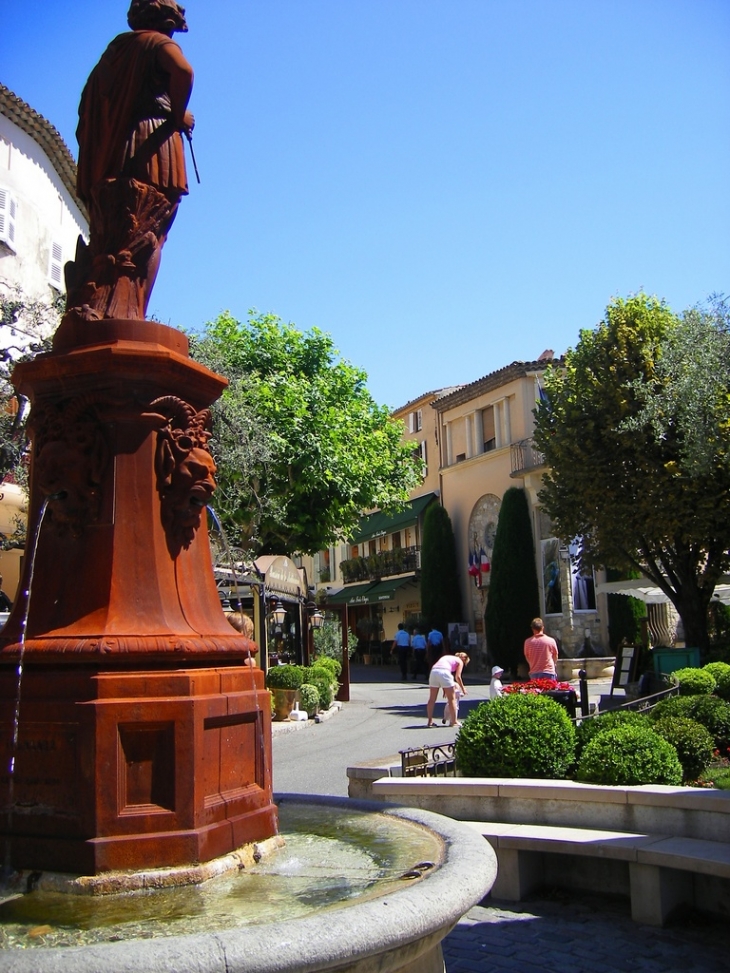 PLACE DE LA FONTAINE - Mougins