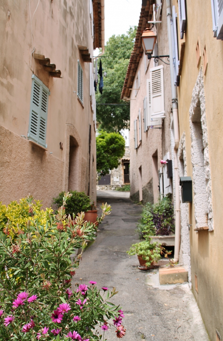  - Mougins