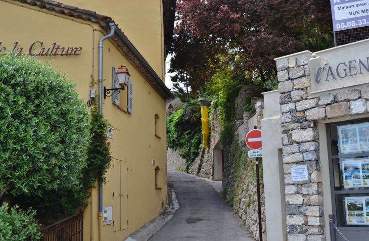  - Mougins