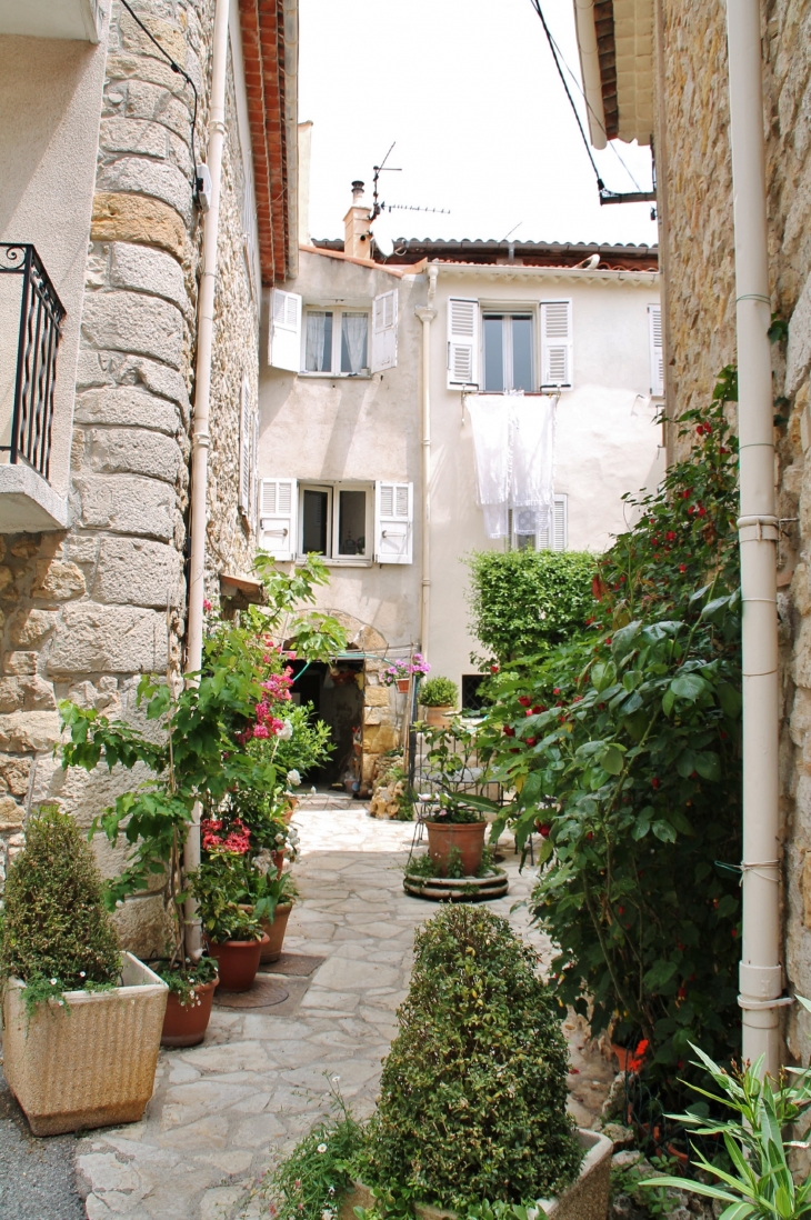  - Mougins