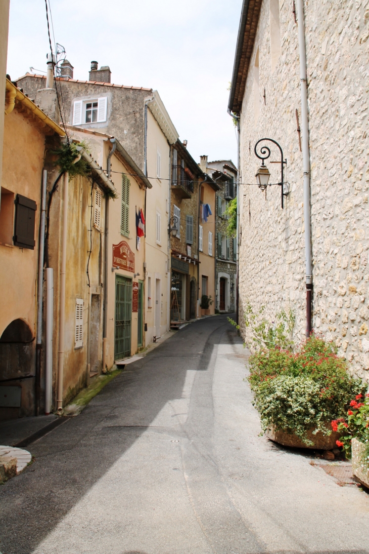  - Mougins