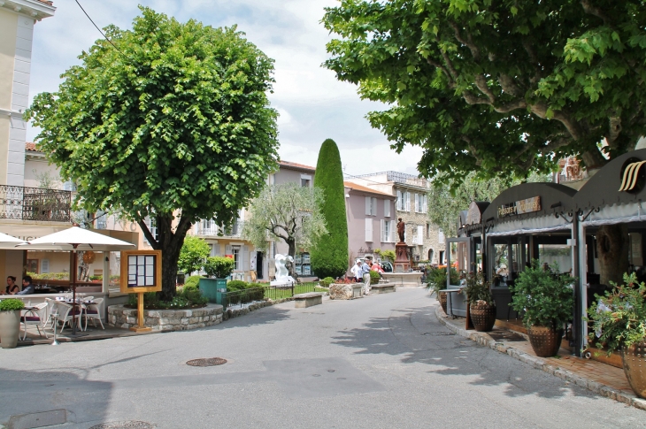  - Mougins