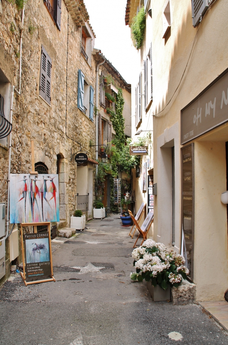  - Mougins