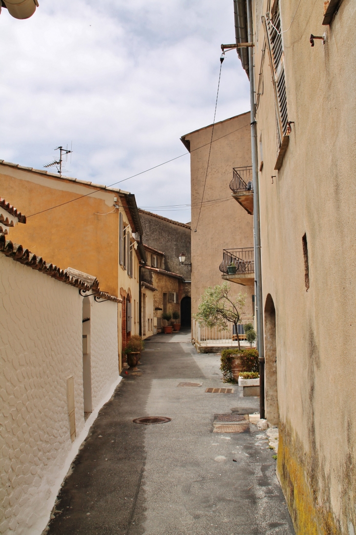  - Mougins