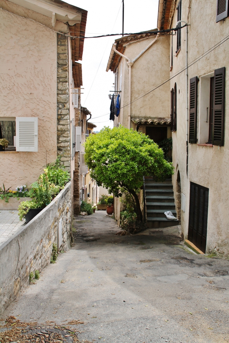  - Mougins