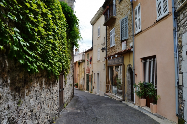  - Mougins