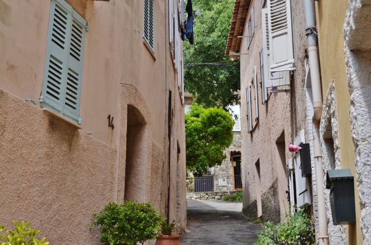  - Mougins