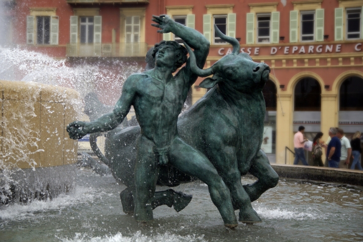 Fontaine, Place Massena - Nice