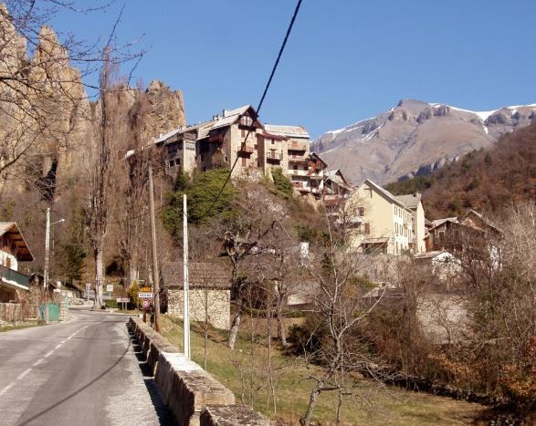 Entrée du village de Peone - Péone