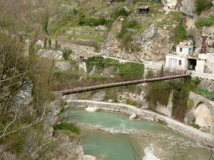 Passerelle suspendue sur l'Esteron - Roquestéron-Grasse