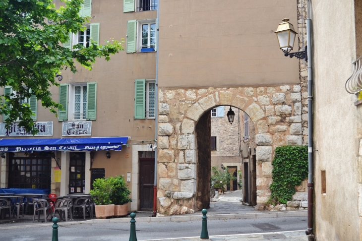 Ancienne Porte de la Ville - Saint-Cézaire-sur-Siagne