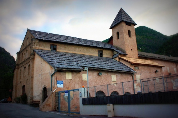 L'église de Saint Etienne de Tinée - Saint-Étienne-de-Tinée