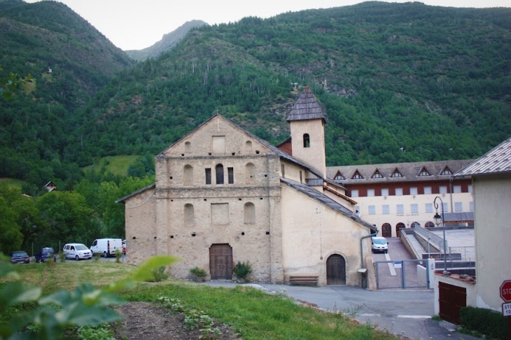 L'église de Saint Etienne de Tinée - Saint-Étienne-de-Tinée