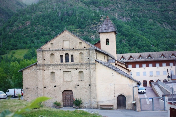 L'église de Saint Etienne de Tinée - Saint-Étienne-de-Tinée