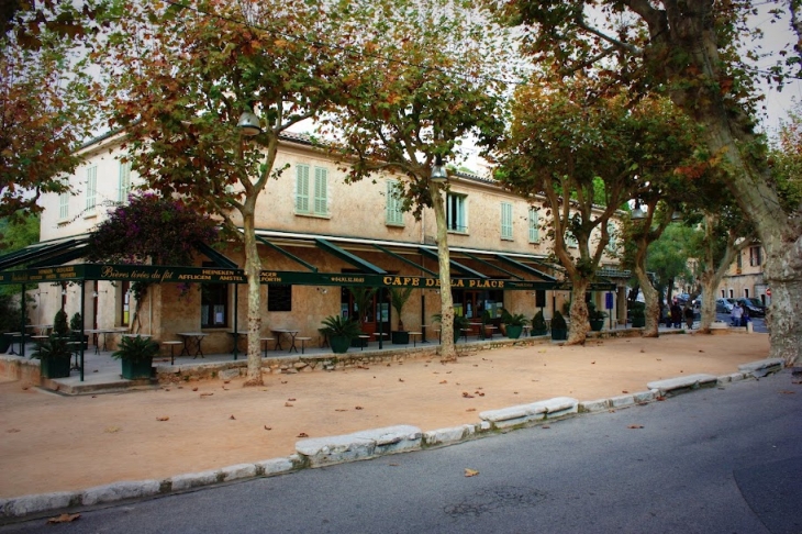 Les boules à Saint Paul de Vence - Saint-Paul