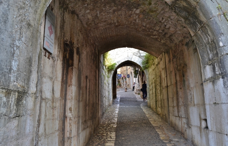 Remparts porte de la Ville ( Fortifications du Moyen-Age ) - Saint-Paul