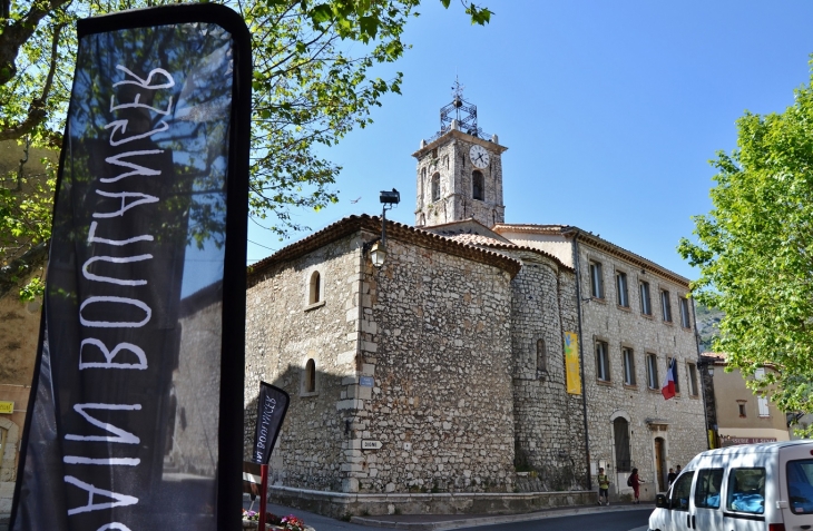 La Mairie et L'église - Saint-Vallier-de-Thiey