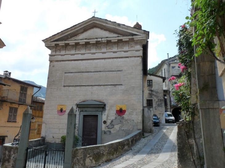 La chapelle de la méséricorde (pénitents noirs ) datée de 1675 - Tende