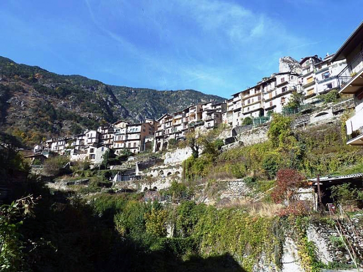 Vue sur les habitations - Tende