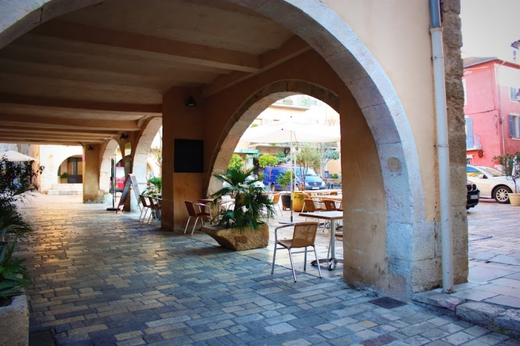 Arcades de Valbonne