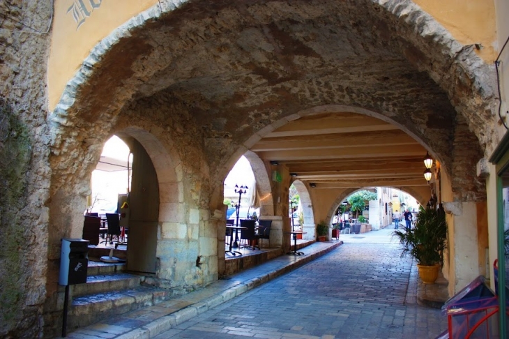 Arcades de Valbonne