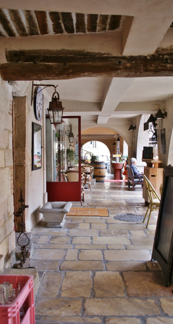 Place aux Arcades - Valbonne