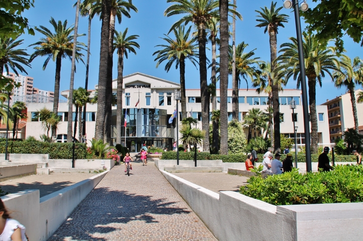 Hotel-de-Ville - Vallauris