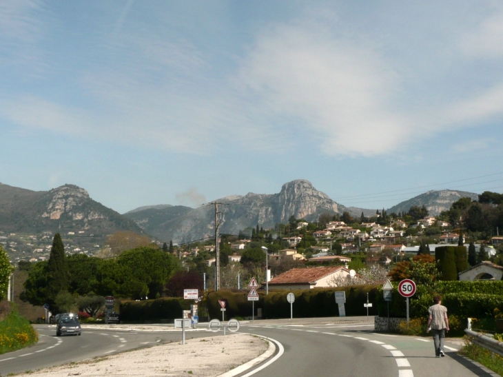 Route de Saint Paul - Vue sur les Baous - Vence