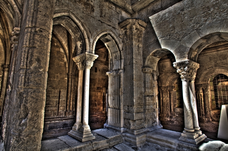 Photo HDR - Cloitre de l'église Saint-Trophime - Arles - Photo 1